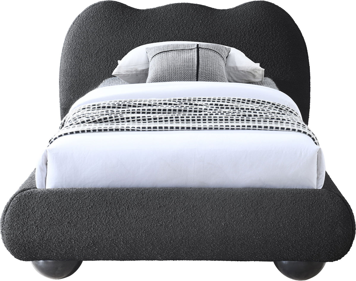 Hyde - Bed