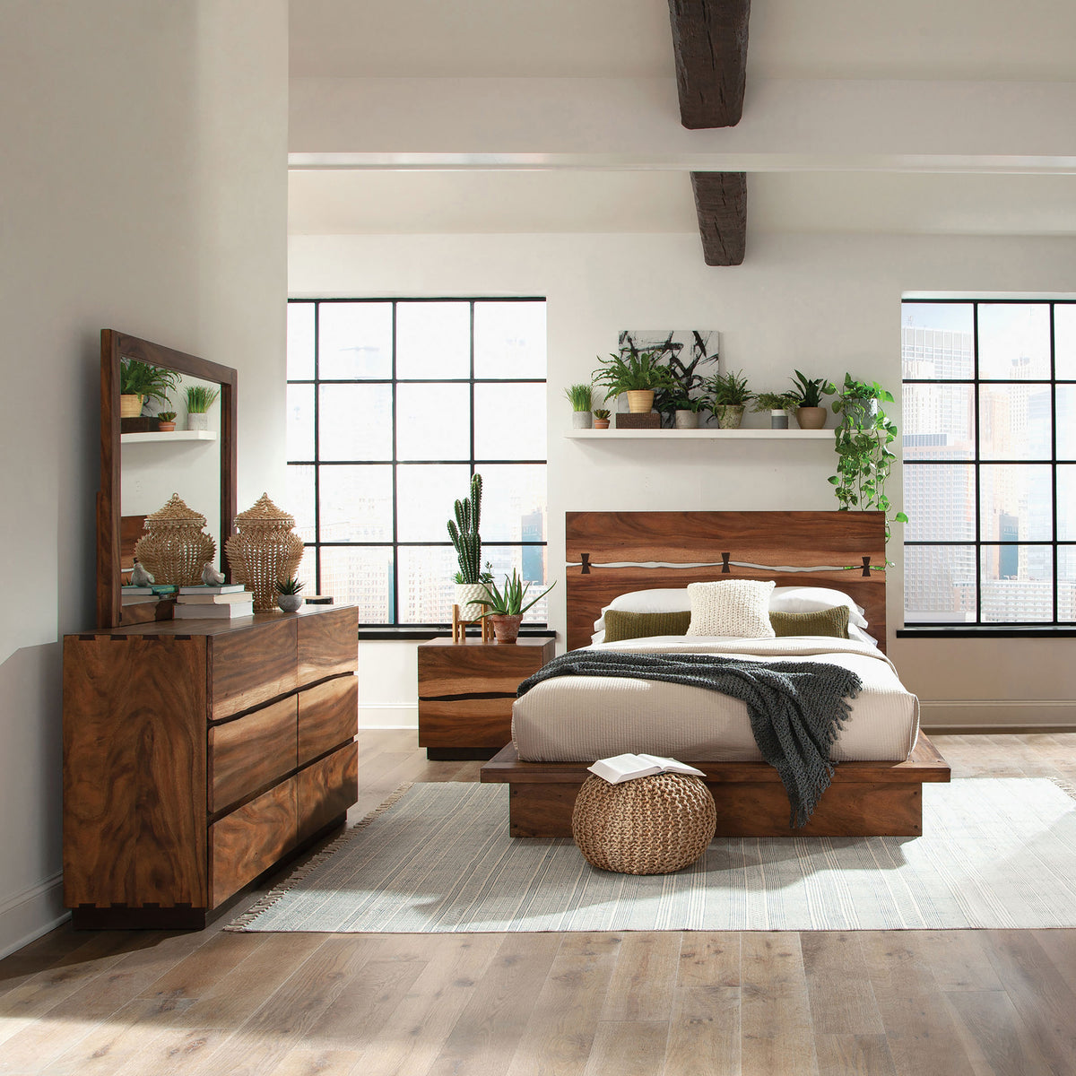 Winslow 4-piece California King Bedroom Set Smokey Walnut