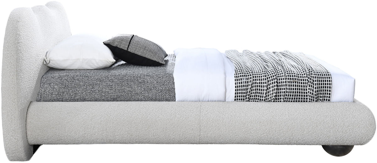 Hyde - Bed