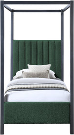 Kelly - Bed