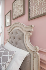 Realyn - Panel Bed