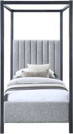 Kelly - Bed