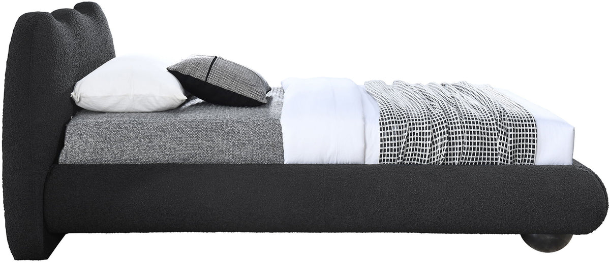 Hyde - Bed