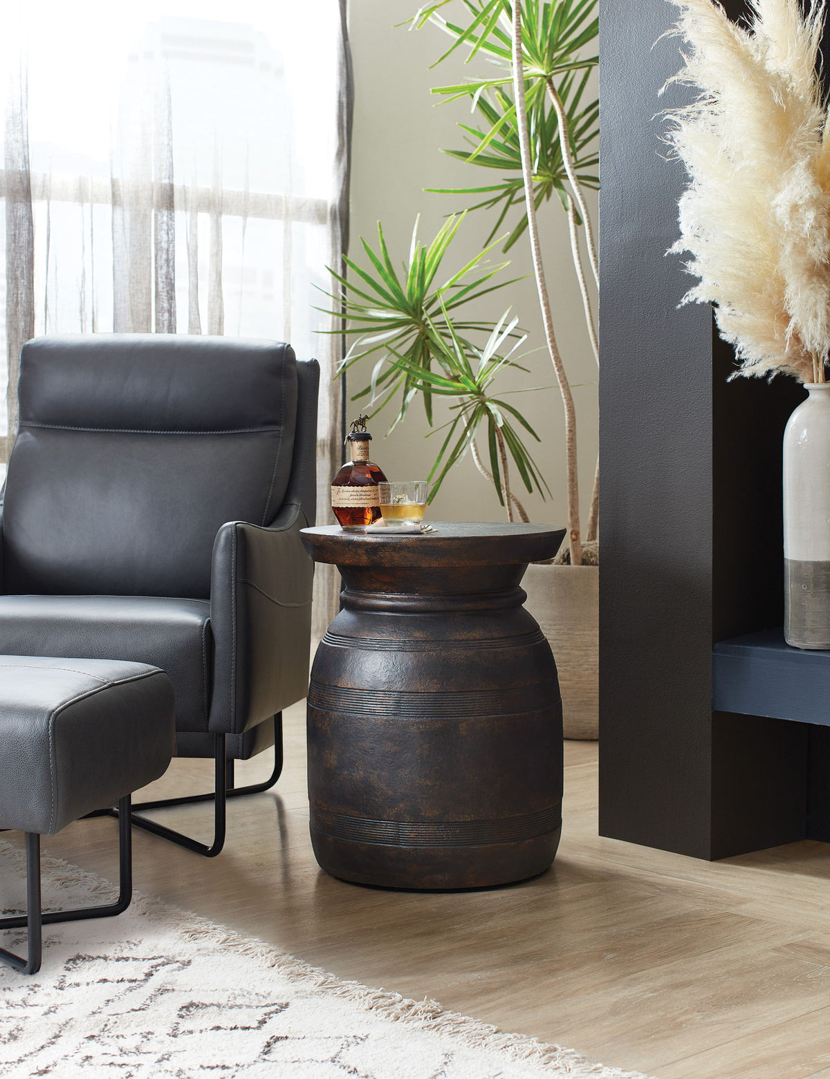 Big Sky - Urn Spot Table - Black