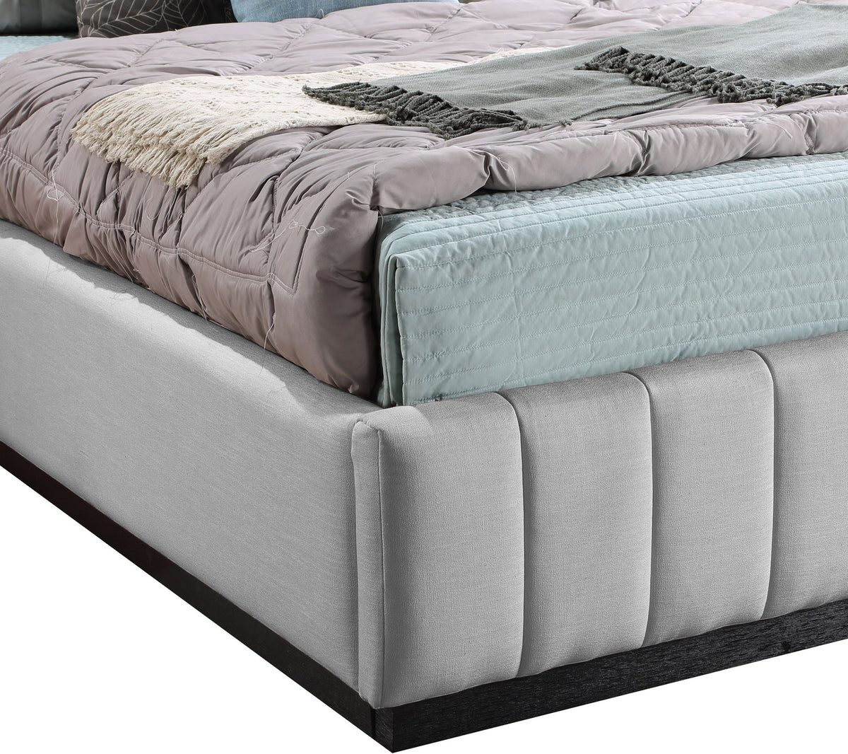 Lucia - Bed