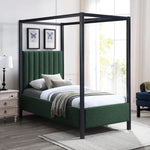 Kelly - Bed