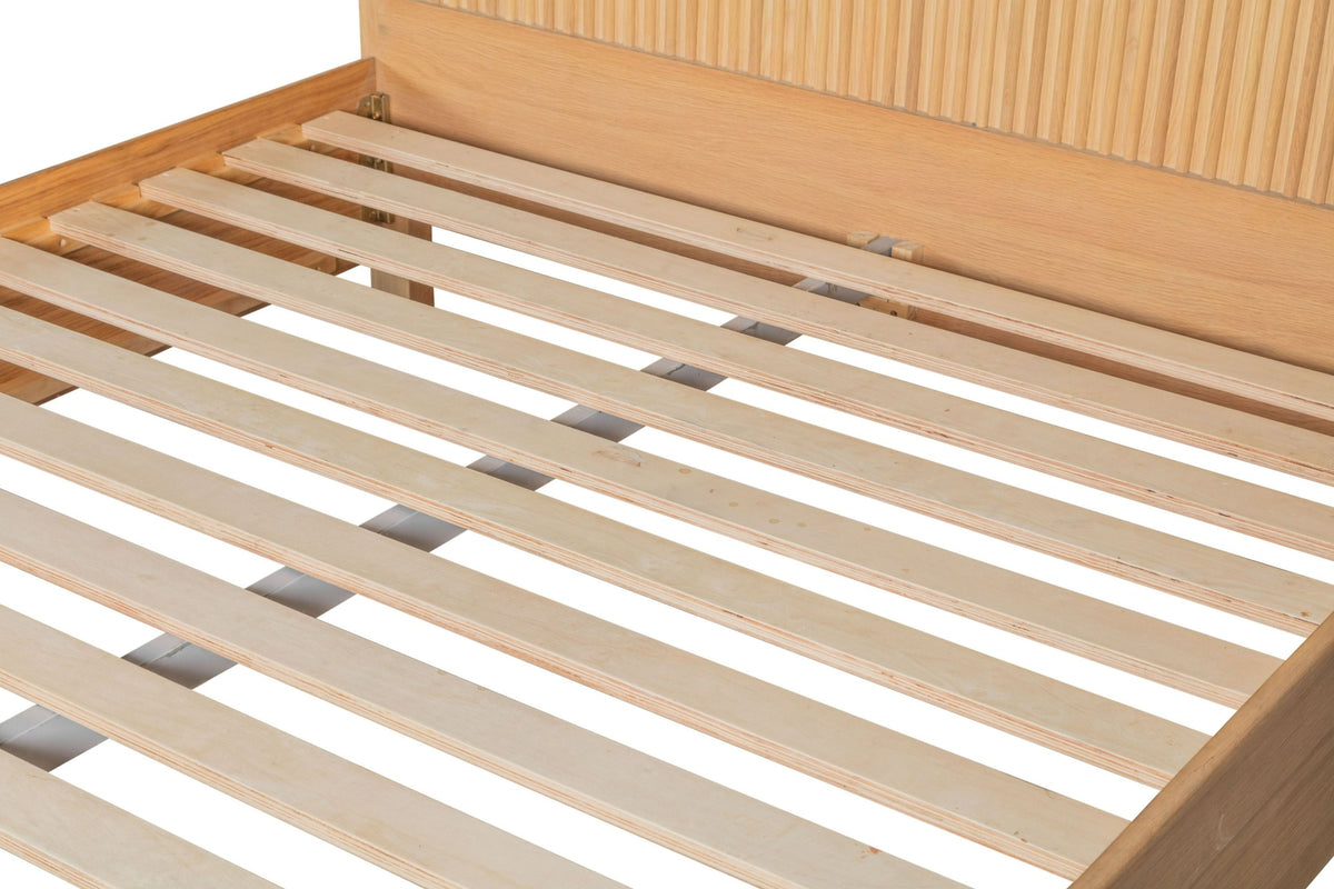 Queen Winters - Modern Natural Oak Bedroom Set