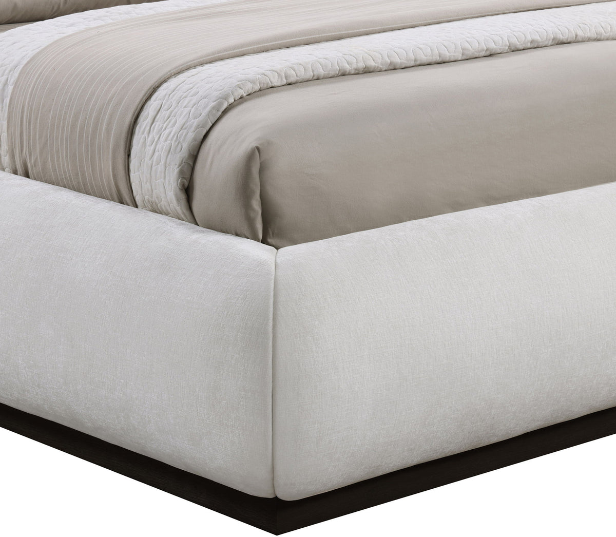 Vaughn - Chenille Bed With Black Base