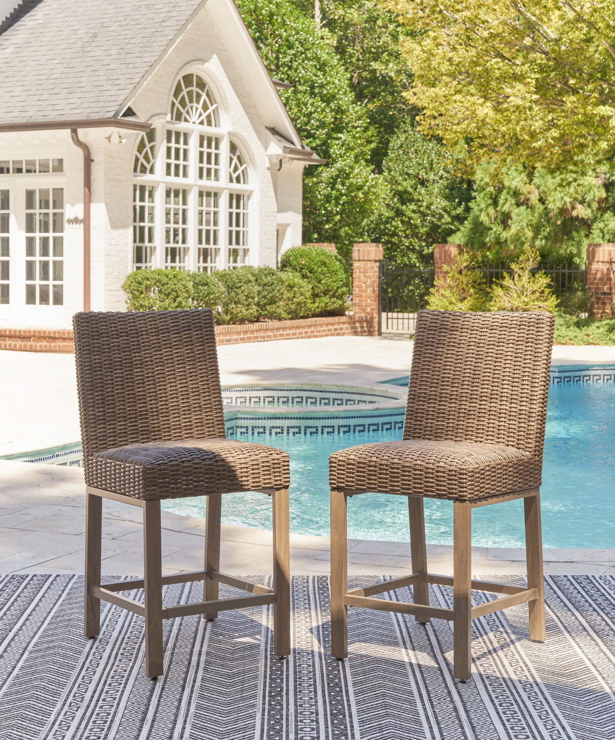 Walton Bridge - 5 Pc. - Square Bar Table W/Fire Pit, 4 Barstools - Driftwood