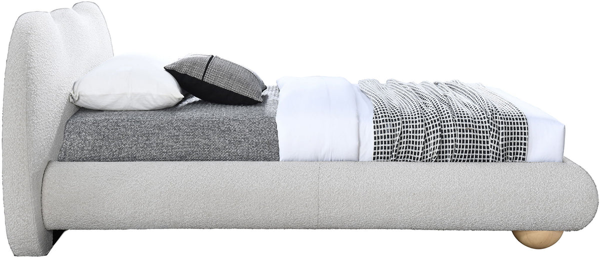 Hyde - Bed