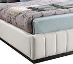 Lucia - Bed
