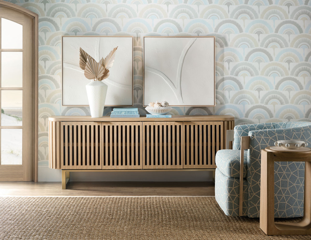 Commerce And Market - Easton Entertainment Console