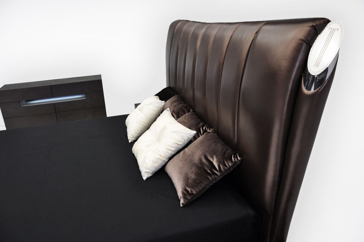 Queen Temptation Caesar Italian Classical Design Leather Platform King Bed