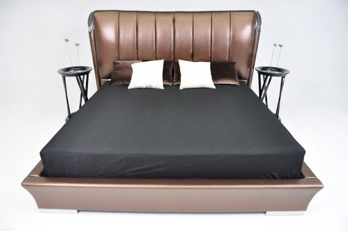 Temptation Caesar Italian Classical Design Leather Platform King Bed by VIG Furniture - View 4