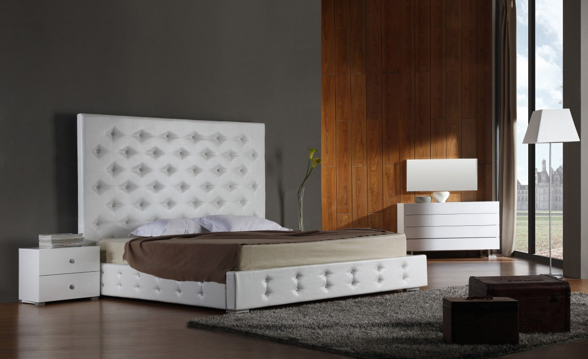 California King Elbrus White Modern Leather Platform Bed by VIG Furniture - View 1