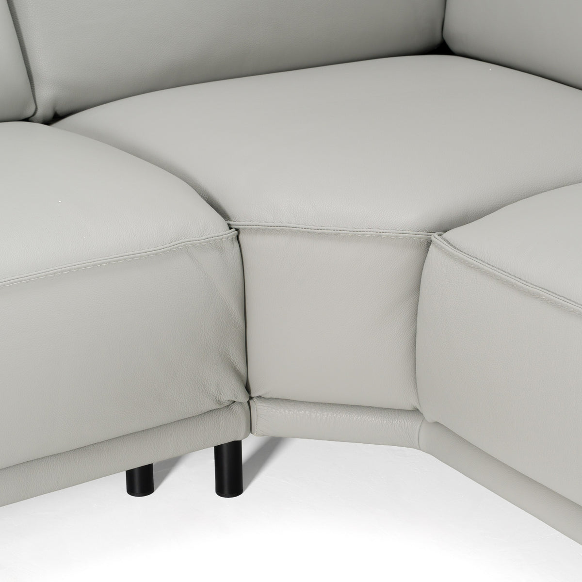 Soho - Italian Right Facing Light Grey Nirvana Leather Sectional Sofa by VIG Furniture - View 7