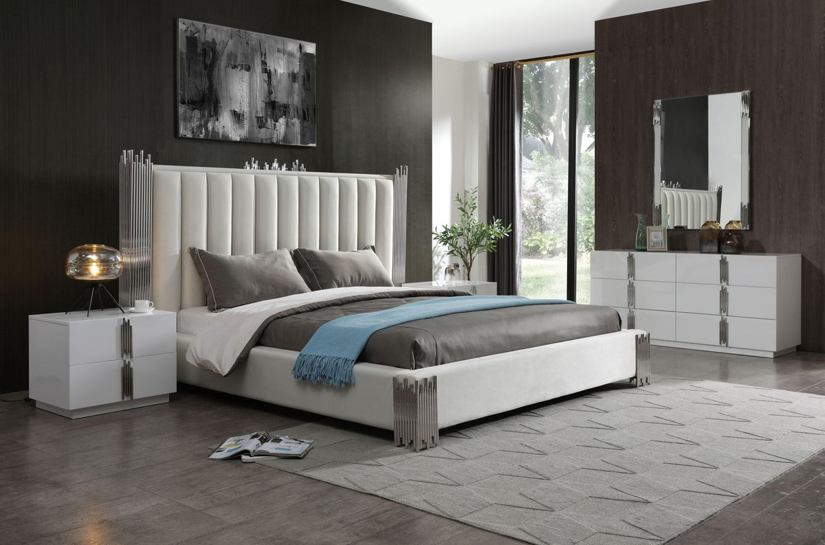 Token - Eastern King Modern White & Stainless Steel Bed by VIG Furniture - View 4