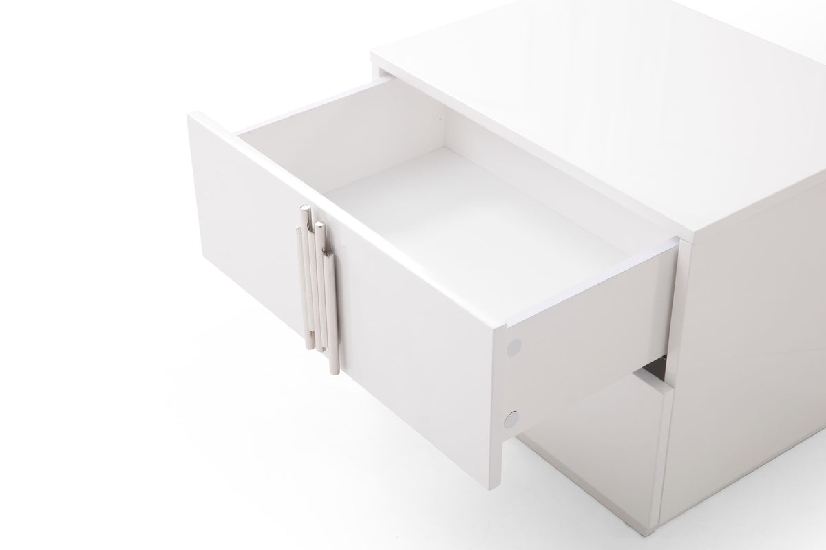 Token - Eastern KingModern Cream & Stainless Steel Bed + Nightstands